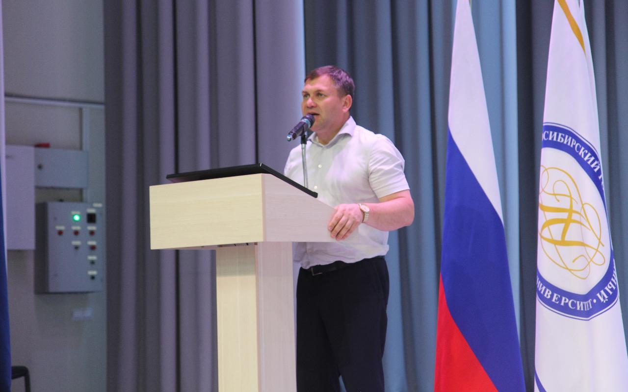 ФОТО к новости: От приемной кампании до ремонтных работ: самые важные текущие вопросы рассмотрены на производственном совещании в НГПУ