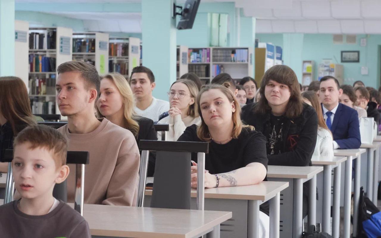 ФОТО к новости: «Чем меньше мифов, тем лучше качество жизни»: в НГПУ рассеяли заблуждения о космосе 