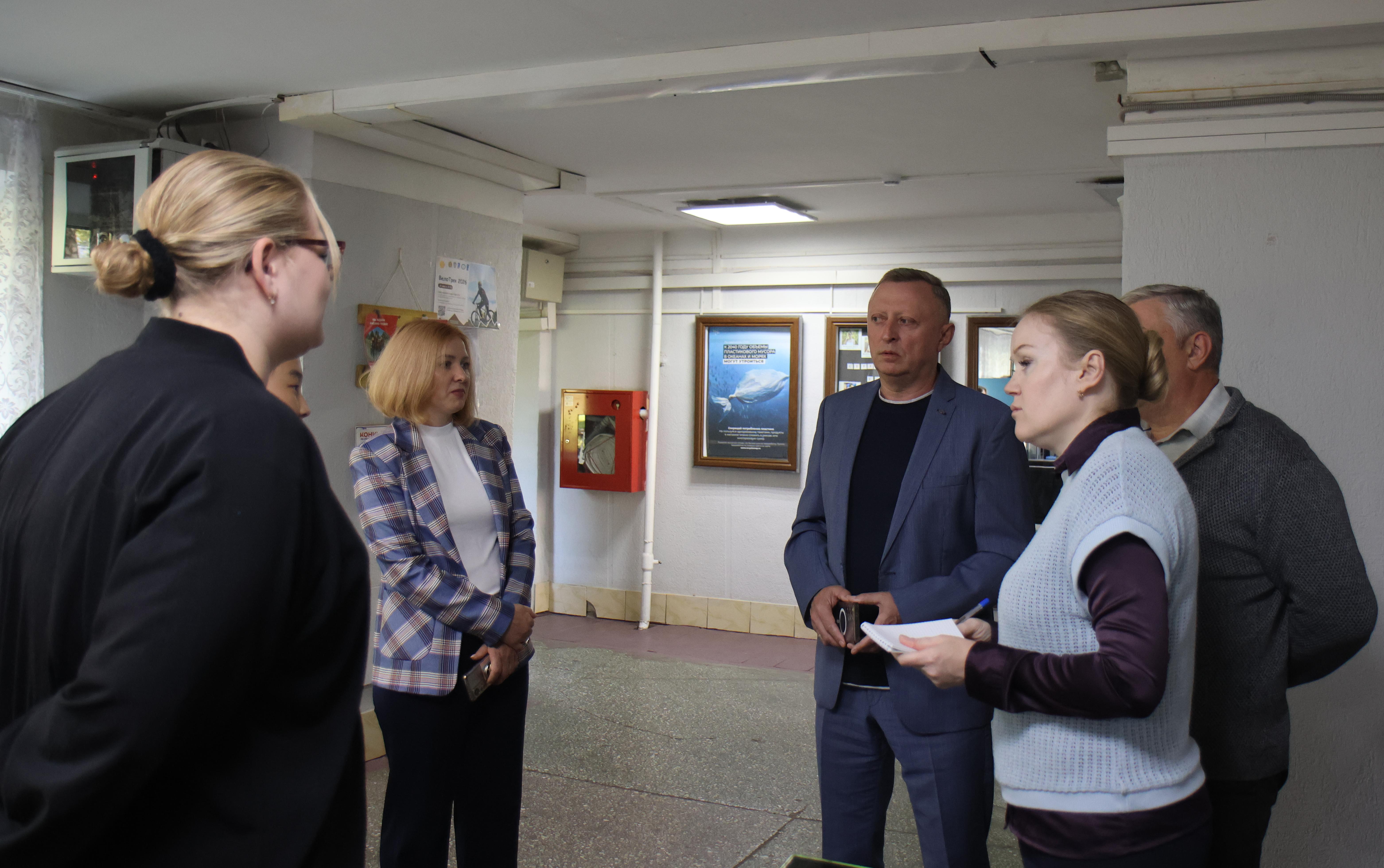 ФОТО к новости: Ректор Сергей Александрович Нелюбов: половина первокурсников НГПУ заселились в общежития вуза