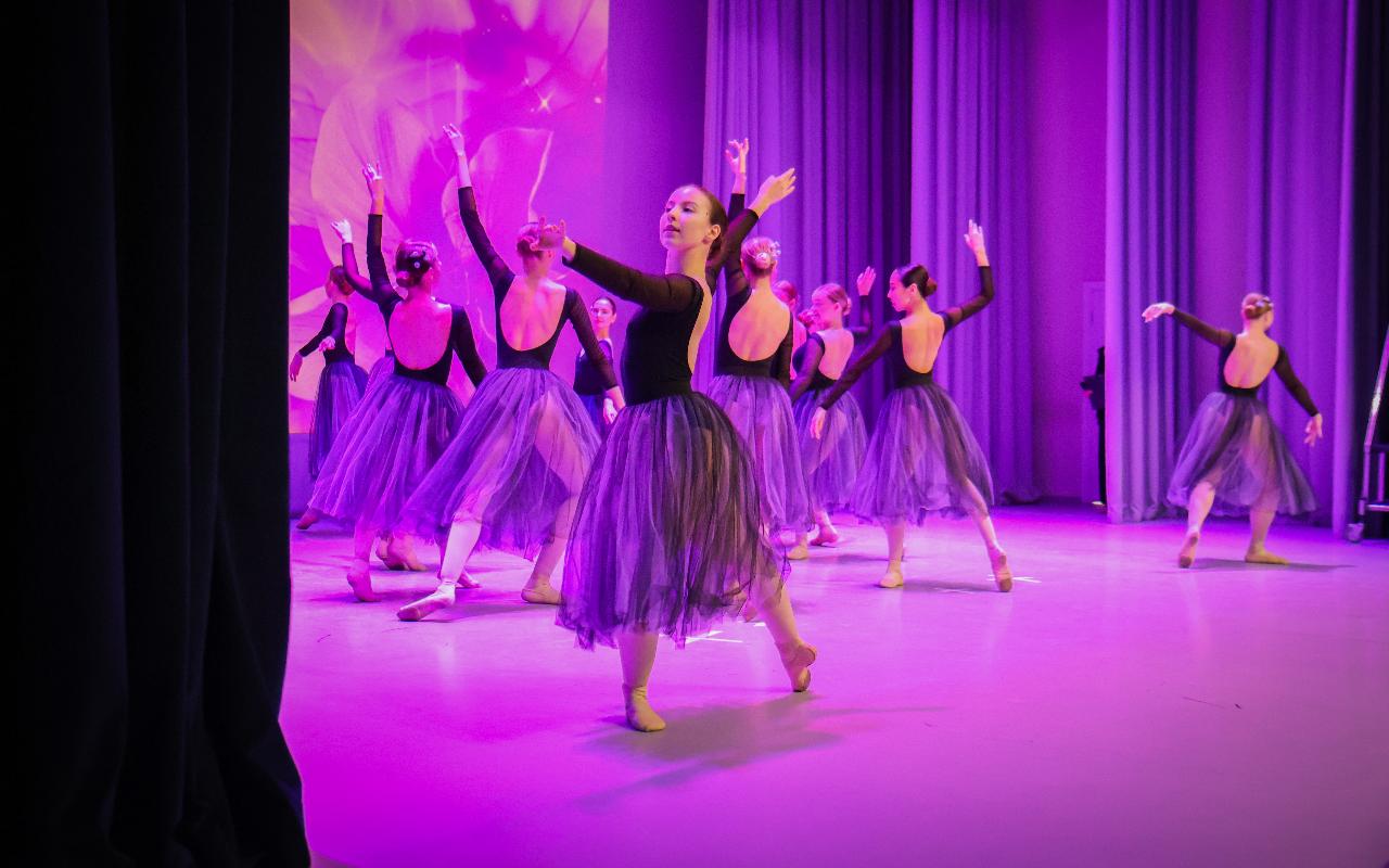 ФОТО к новости: Награды за профессионализм и подвижничество: в НГПУ прошел праздничный концерт к Дню Учителя