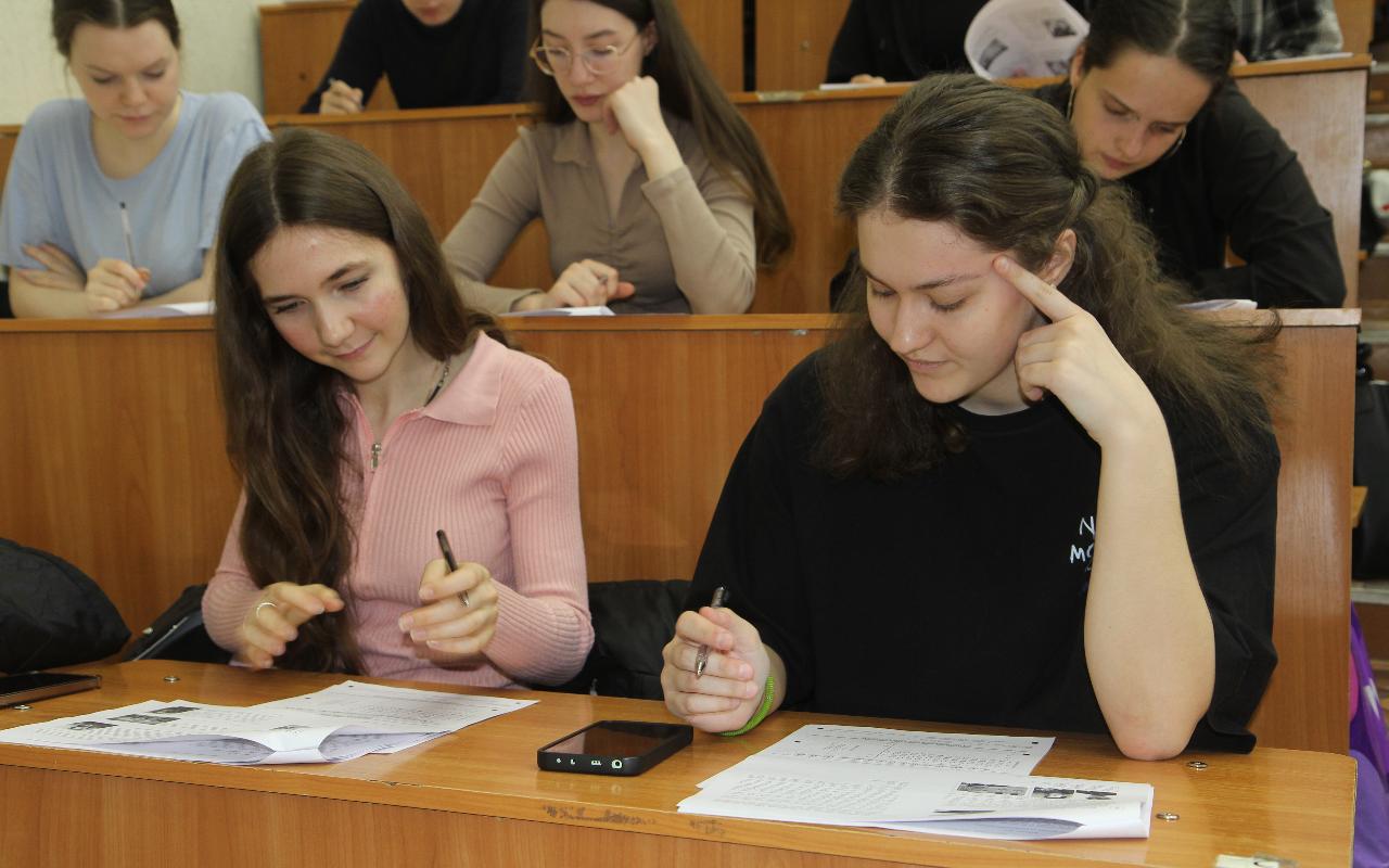 ФОТО к новости: 25 вопросов о войне: студенты НГПУ написали «Диктант Победы»