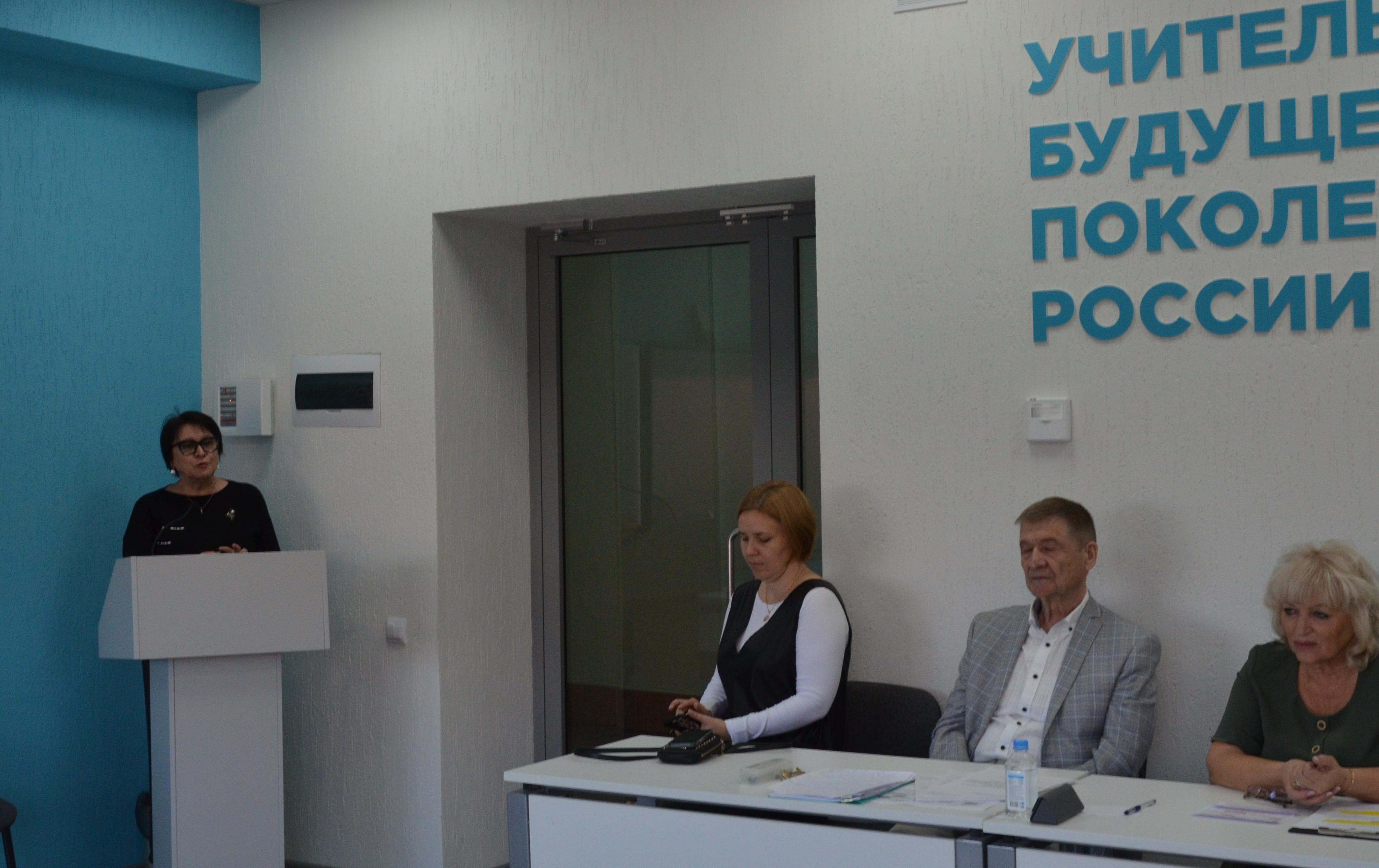 ФОТО к новости: Необходимые для педагога инклюзивной школы компетенции обсудили в НГПУ