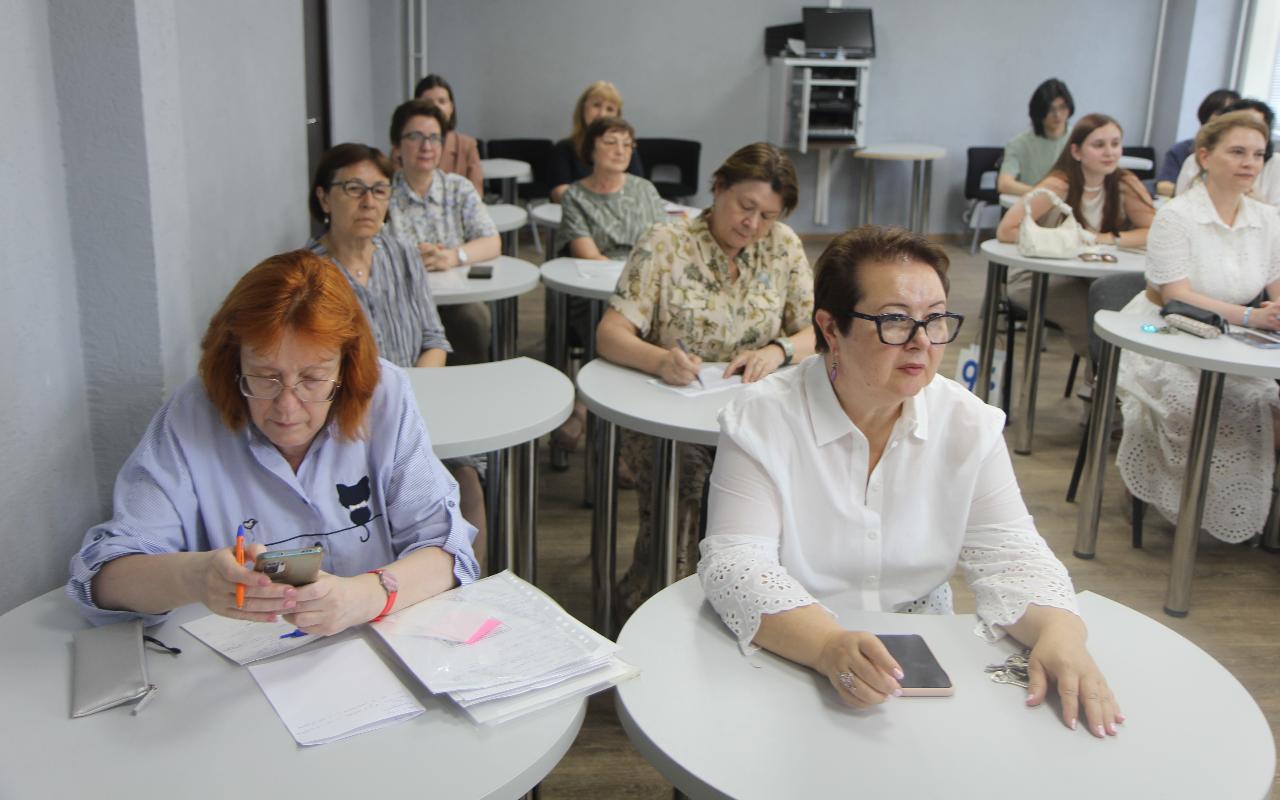 ФОТО к новости: «Двуглавый орел и дракон – братья навек»: в НГПУ открылась База гуманитарных обменов и практической подготовки университета КНР