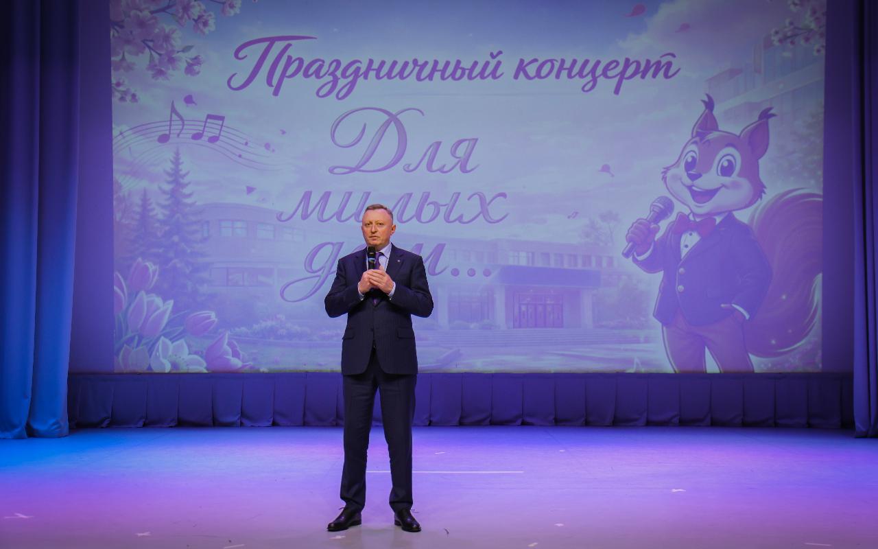 ФОТО к новости: «Для милых дам…»: в НГПУ прошёл праздничный концерт к Международному женскому дню