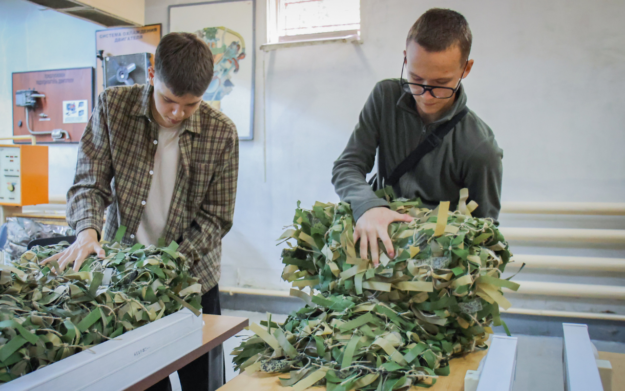 ФОТО к новости: Студенты и преподаватели ИФМИТО НГПУ поддержали служащих: дрон, оборудование и волонтёрская помощь