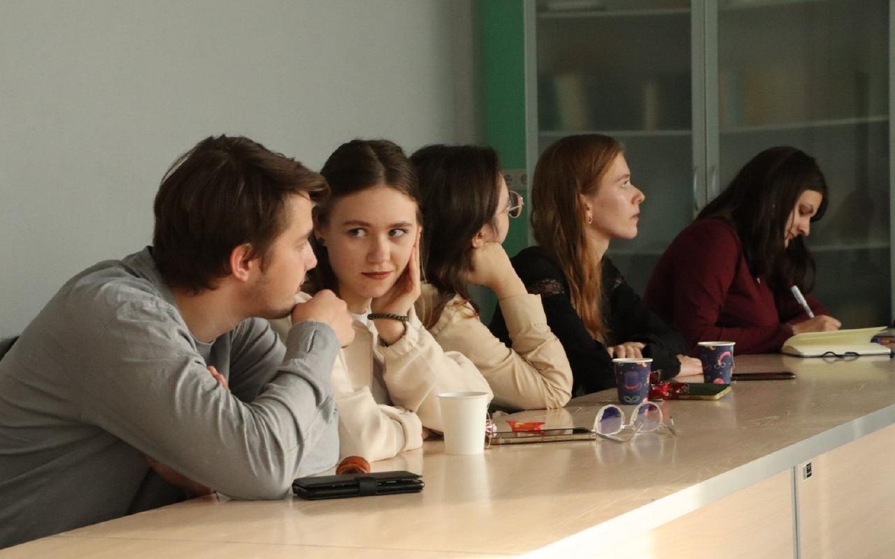 ФОТО к новости: В ИФиМ состоялся кинопросмотр фильма Киры Муратовой «Долгие проводы»