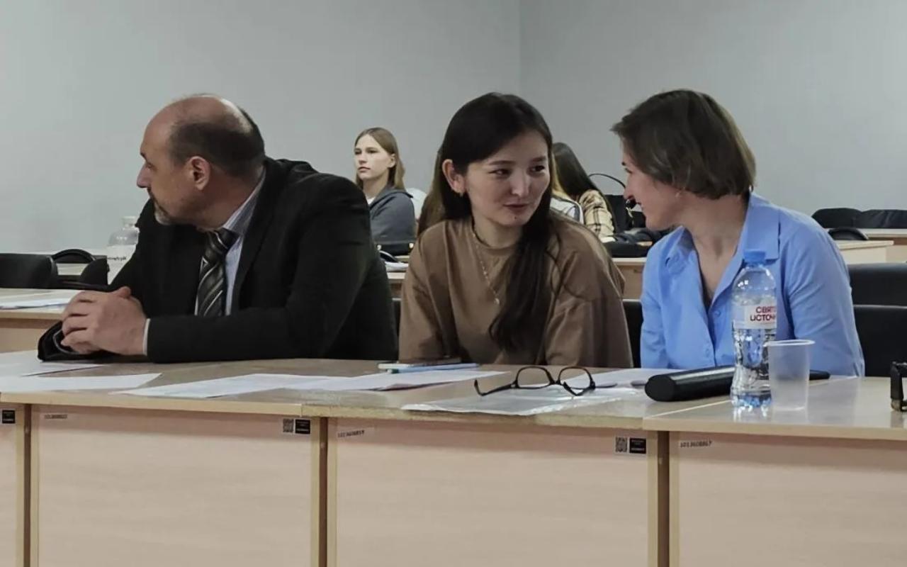 ФОТО к новости: В НГПУ обсудили роль педагога в условиях новой цифровой реальности