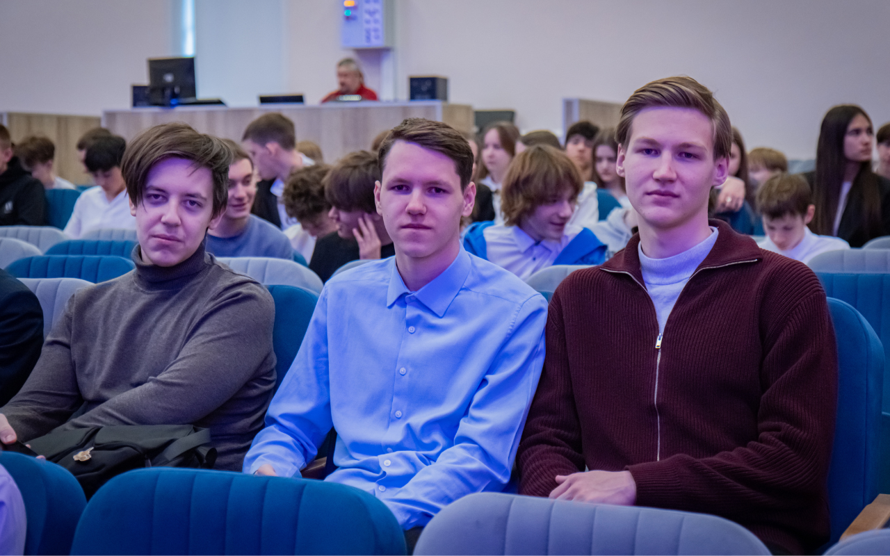 ФОТО к новости: Профориентация через практику и вдохновение: НГПУ провёл выездное мероприятие для школьников Новосибирского района