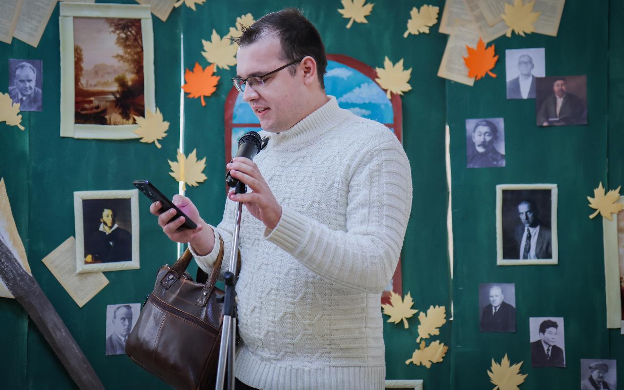 ФОТО к новости: В НГПУ прошёл открытый микрофон ко Дню родного языка