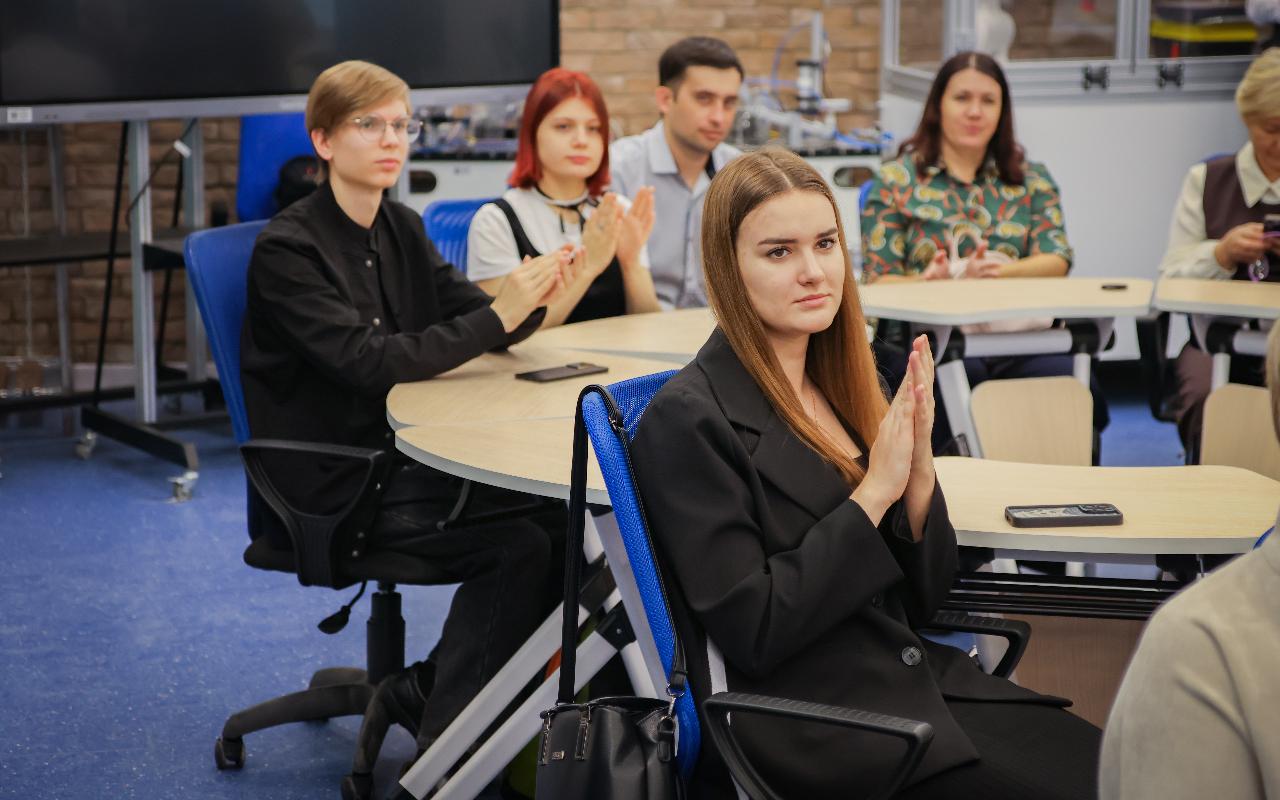 ФОТО к новости: Дневник ПедСибири. Как современные студенты решают мировые проблемы: в НГПУ прошёл финал Педагогической олимпиады