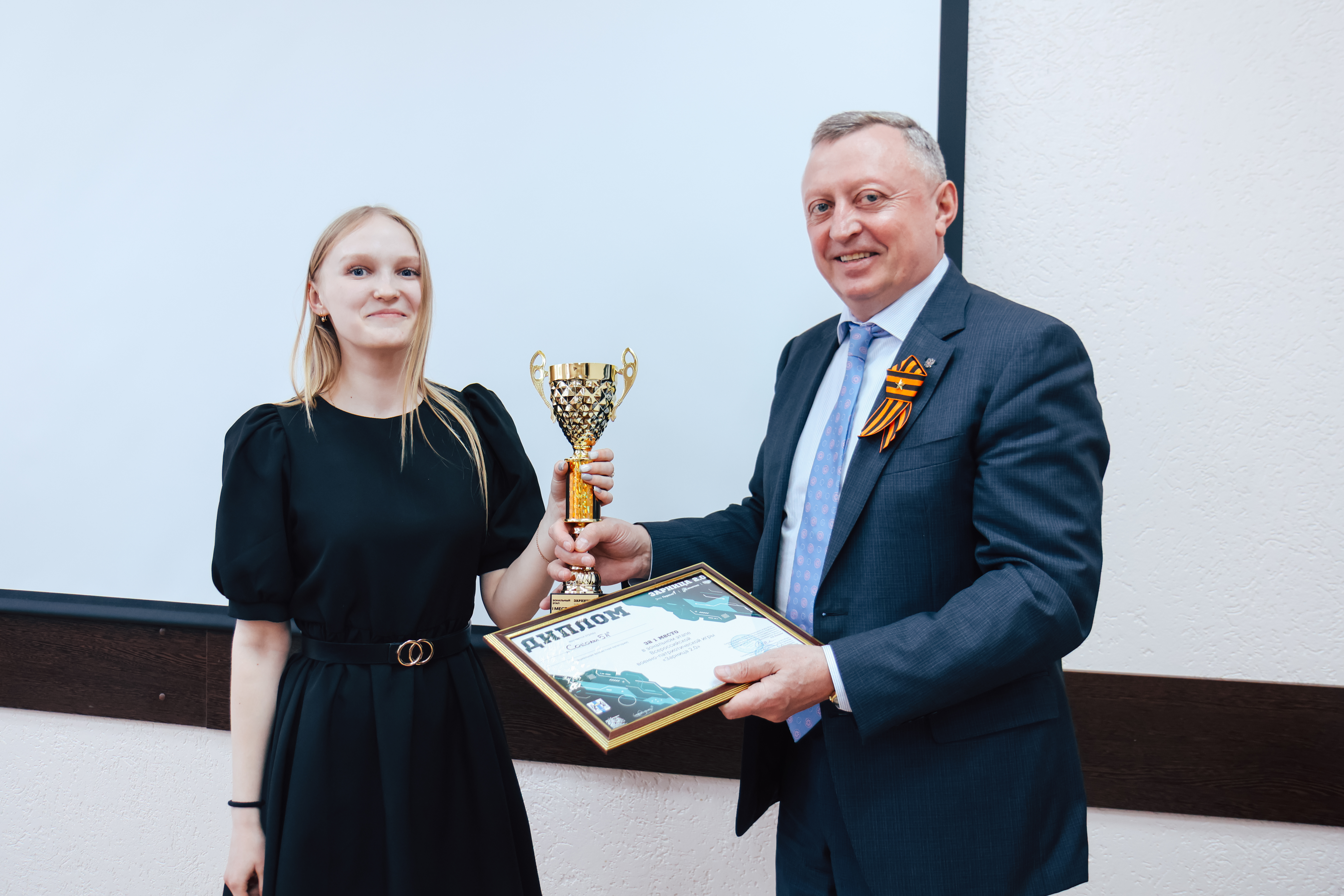 ФОТО к новости: Ректор НГПУ встретился с командой «Соколы 54» после победы на зональном этапе «Зарницы 2.0»