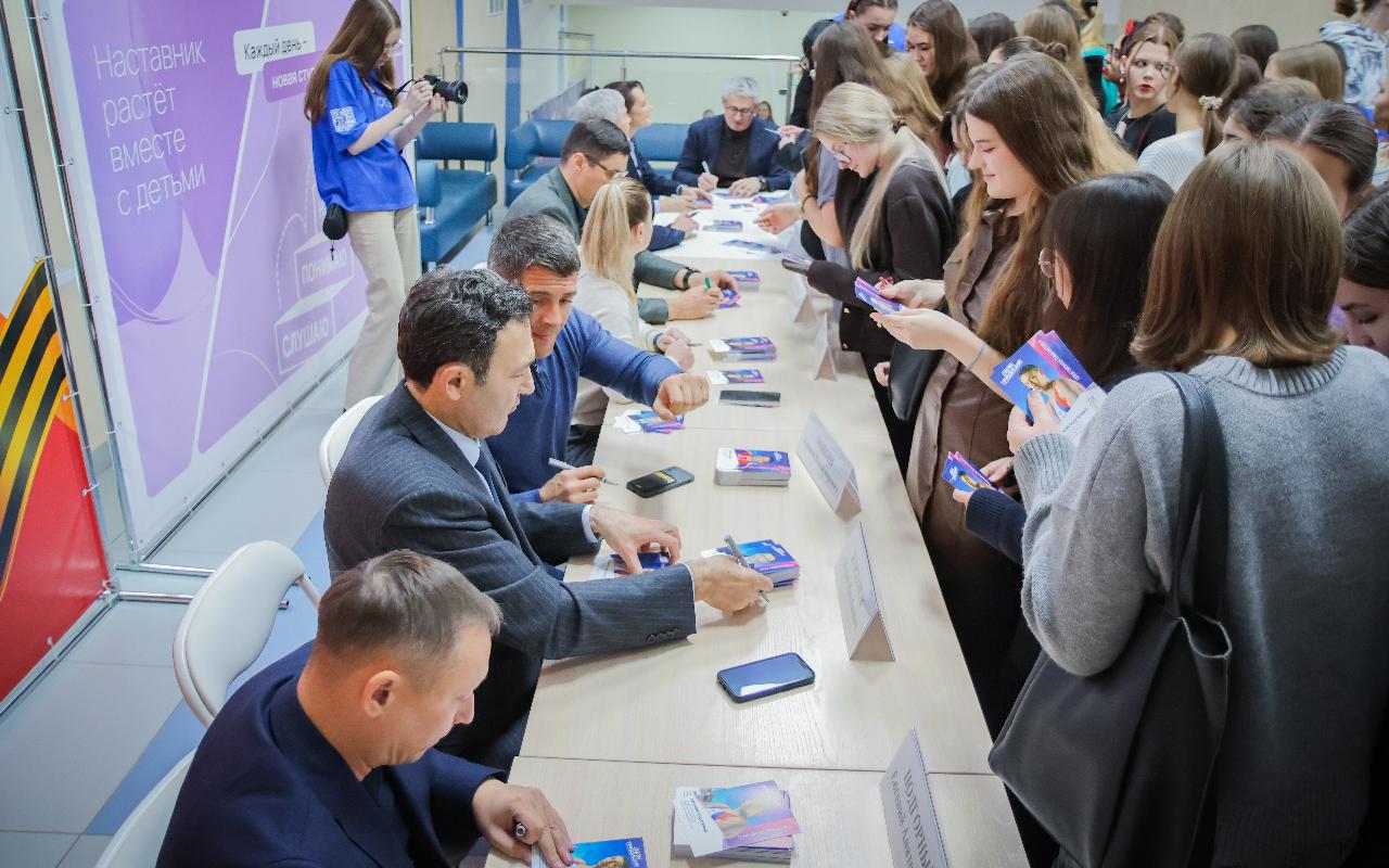 ФОТО к новости: Как стать героем спорта: олимпийские легенды раскрыли секреты студентам НГПУ