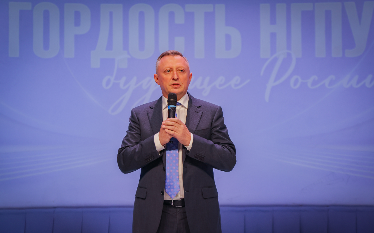 ФОТО к новости: Ректор Сергей Александрович Нелюбов поздравляет выпускников 2026 года