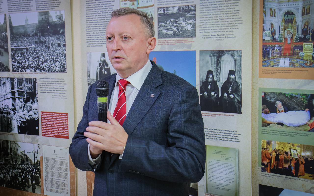 ФОТО к новости: «Русская Голгофа»: в НГПУ открылась выставка о сохранении исторической памяти и духовного подвига XX века