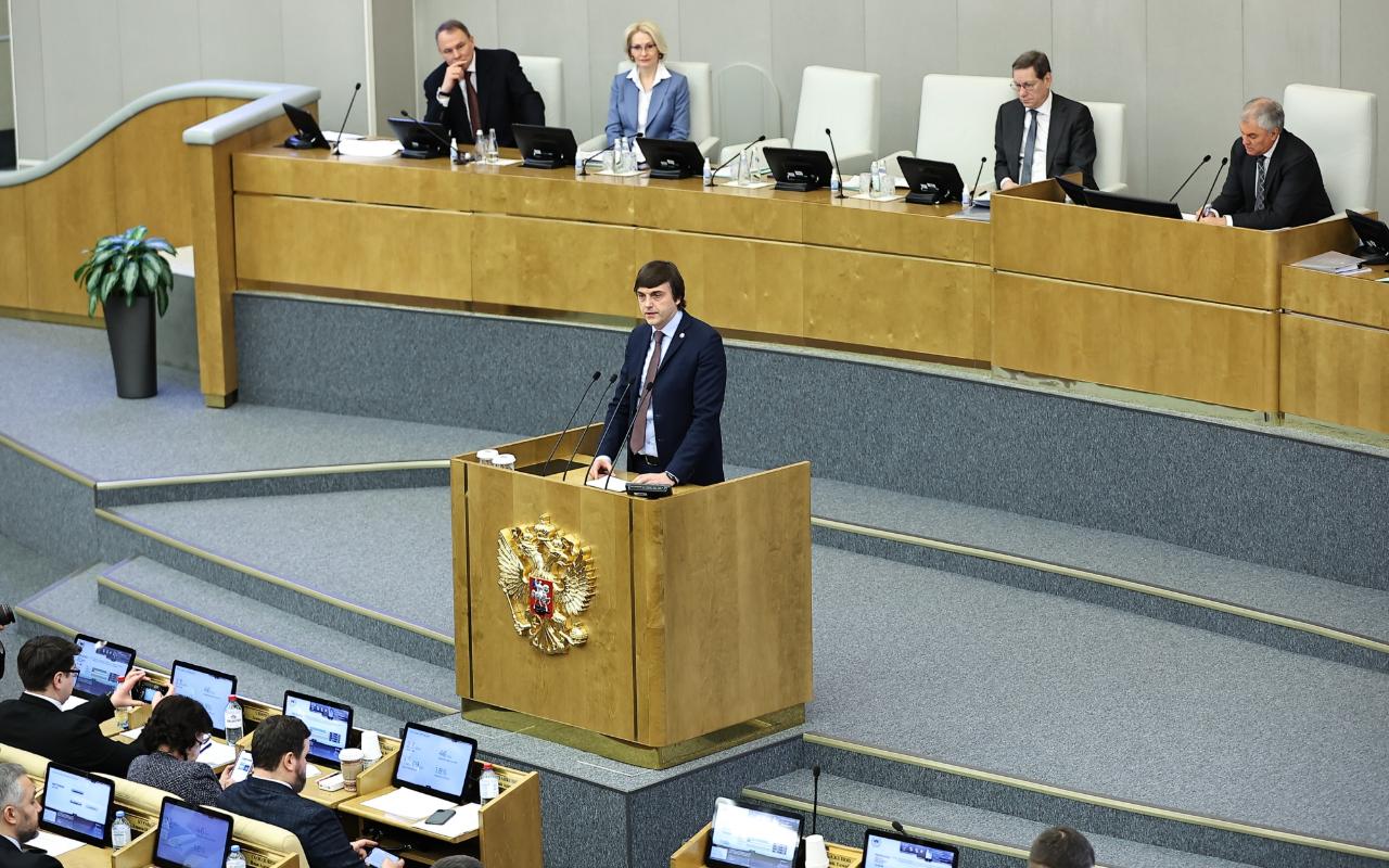 ФОТО к новости: Дмитрий Чернышенко и Сергей Кравцов рассказали в Госдуме о мерах поддержки педагогов