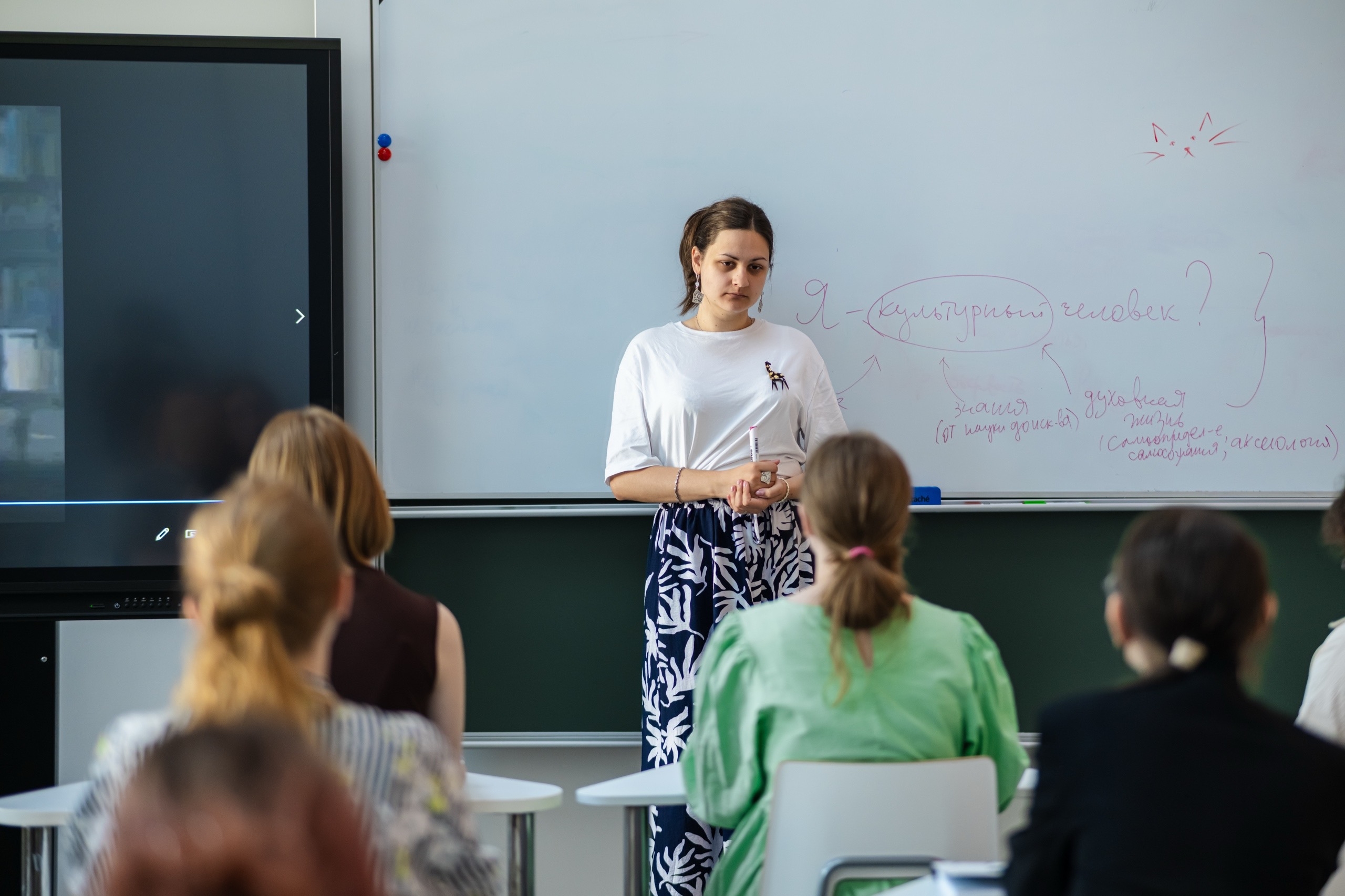 ФОТО к новости: Преподаватели НГПУ работают на образовательной программе «Культура и общество» в «Сириусе»