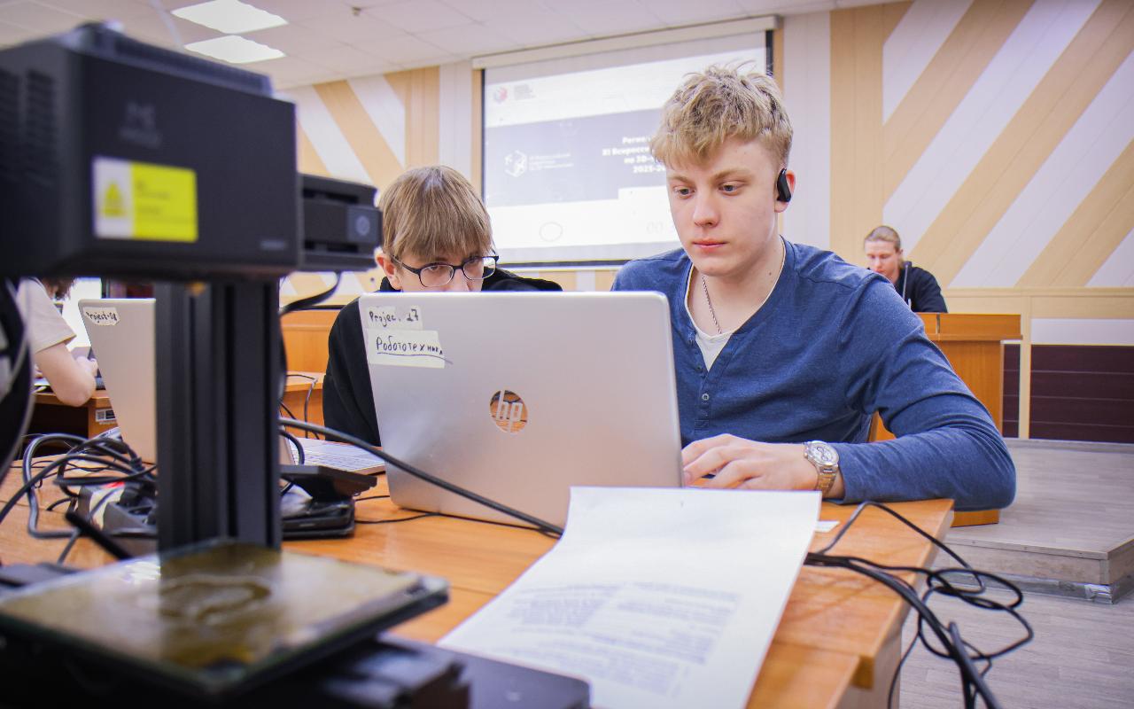 ФОТО к новости: В НГПУ прошёл региональный этап Всероссийской инженерной олимпиады школьников по 3D-технологиям