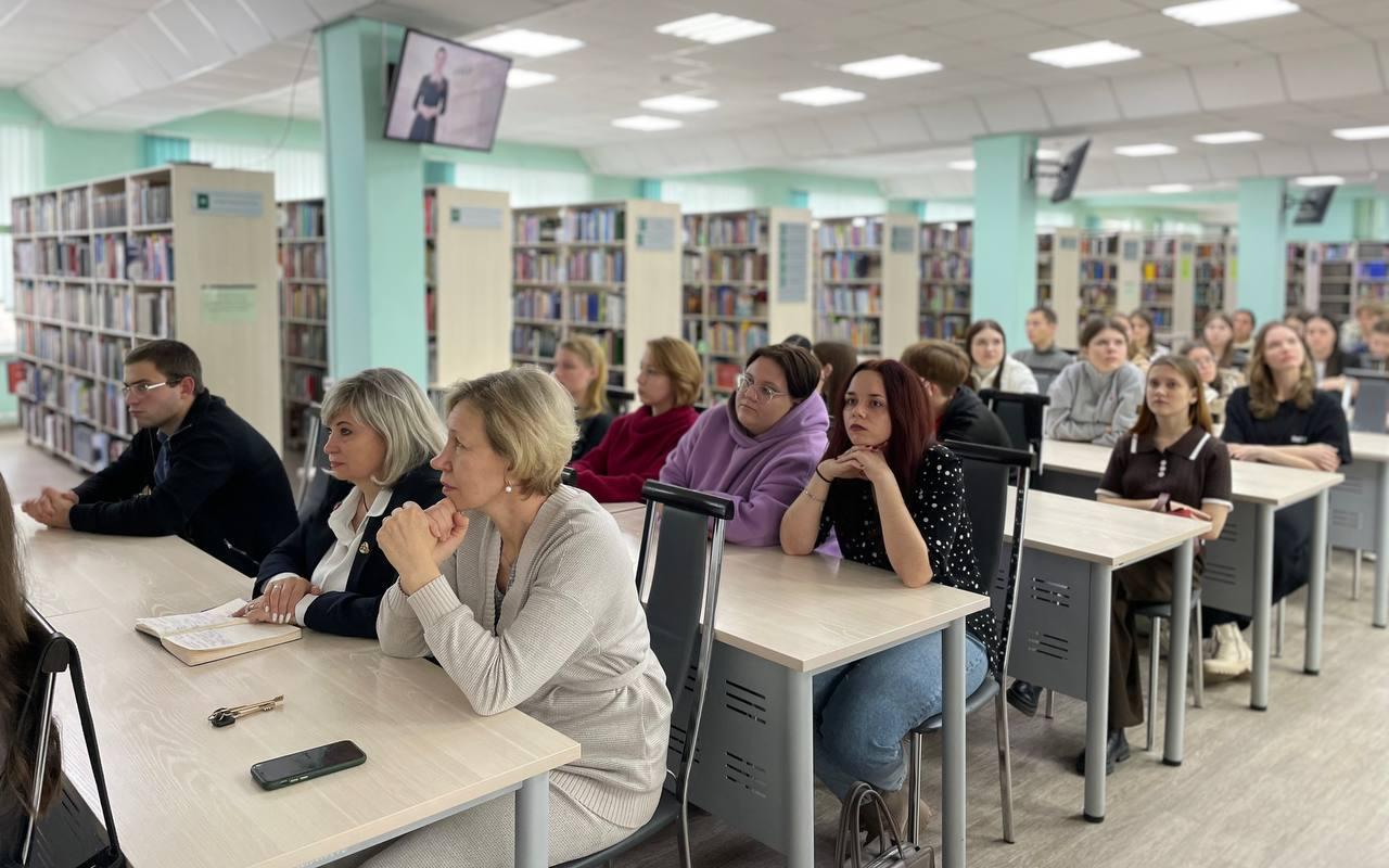 ФОТО к новости: В НГПУ прошла акция «Сохрани память семьи в истории Великой Победы»