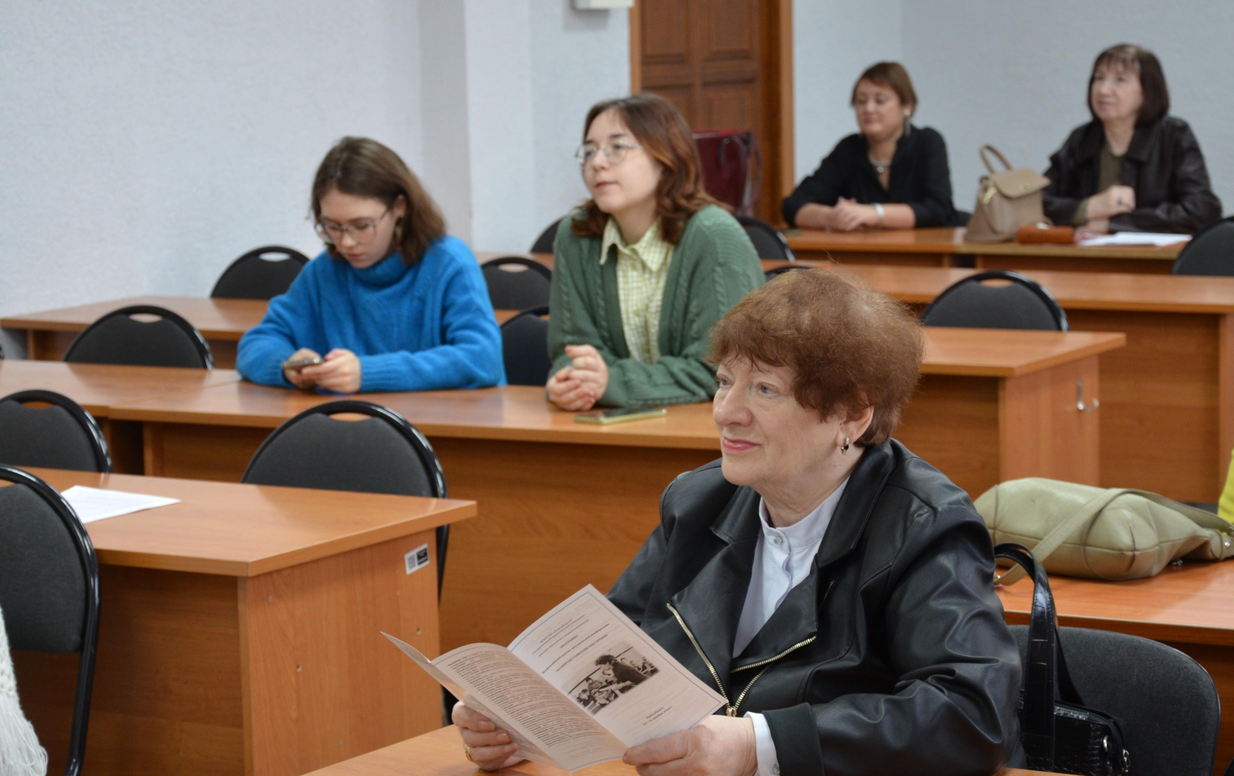ФОТО к новости: Космос Эльвиры Горюхиной: в НГПУ прошли чтения в память журналиста и педагога