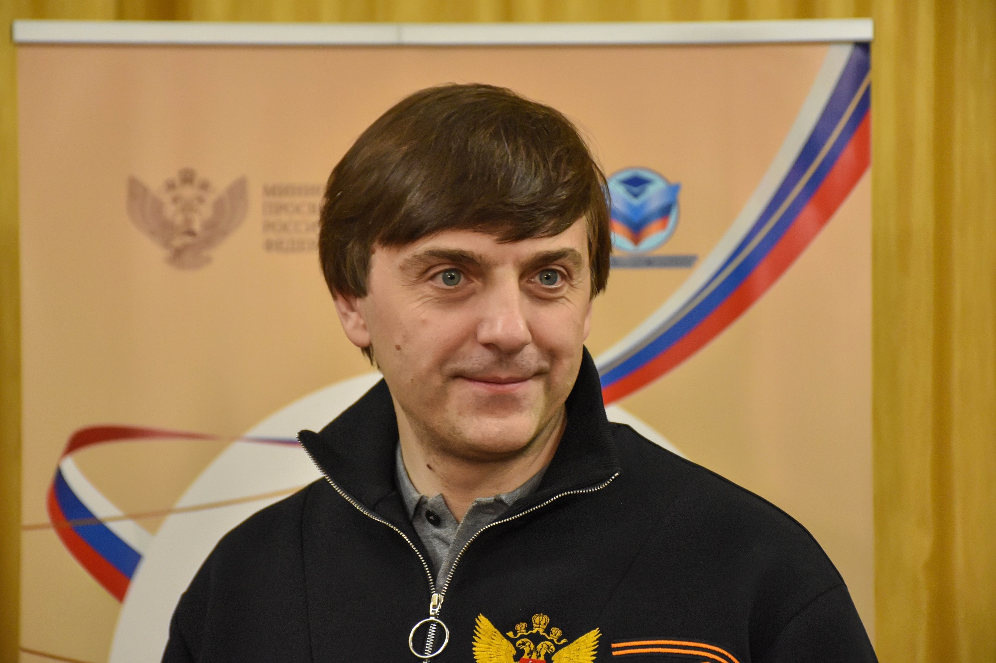 ФОТО к новости: В Год педагога и наставника Министр просвещения России вручил учителям ЛНР ведомственные награды