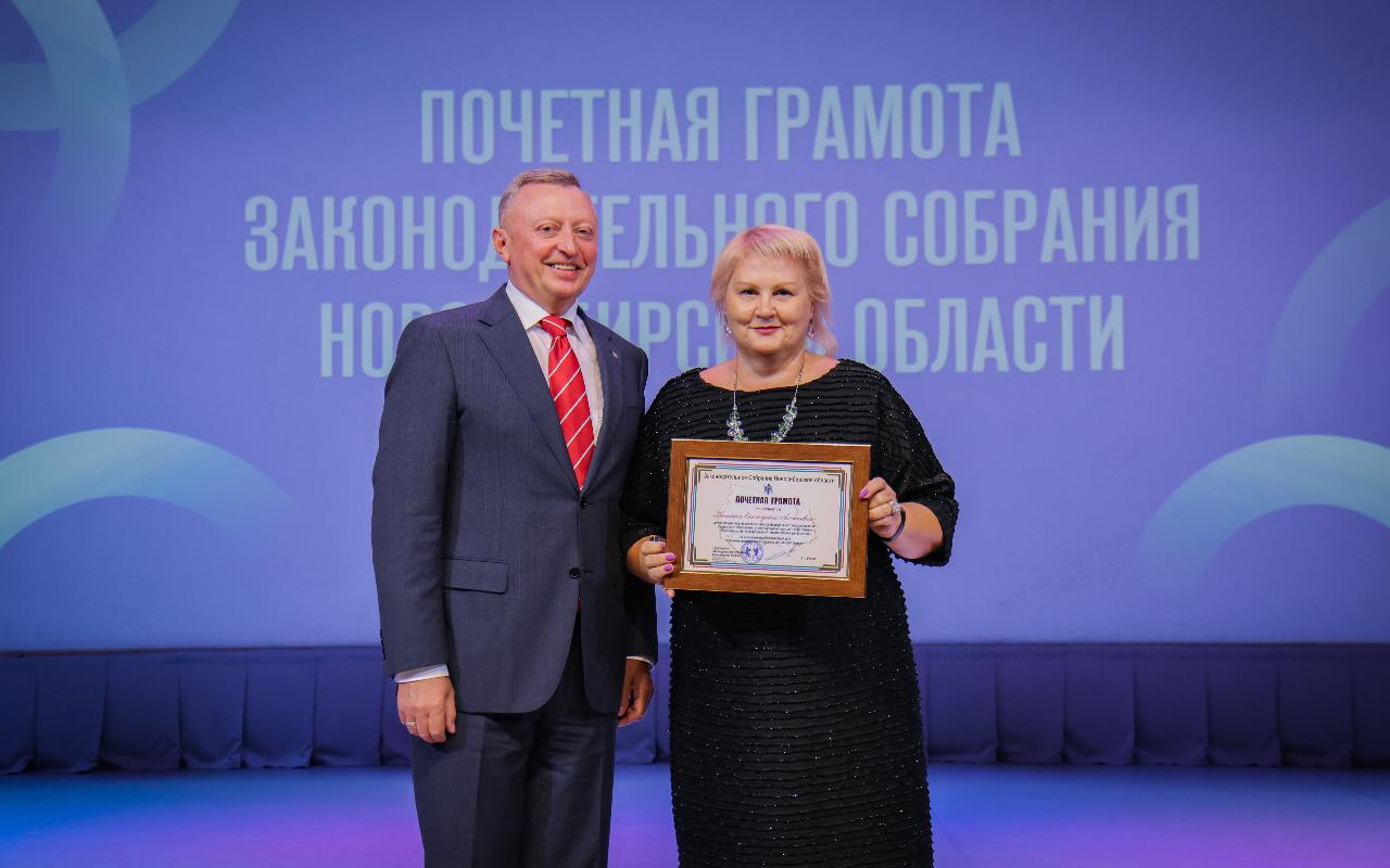 ФОТО к новости: Награды за профессионализм и подвижничество: в НГПУ прошел праздничный концерт к Дню Учителя