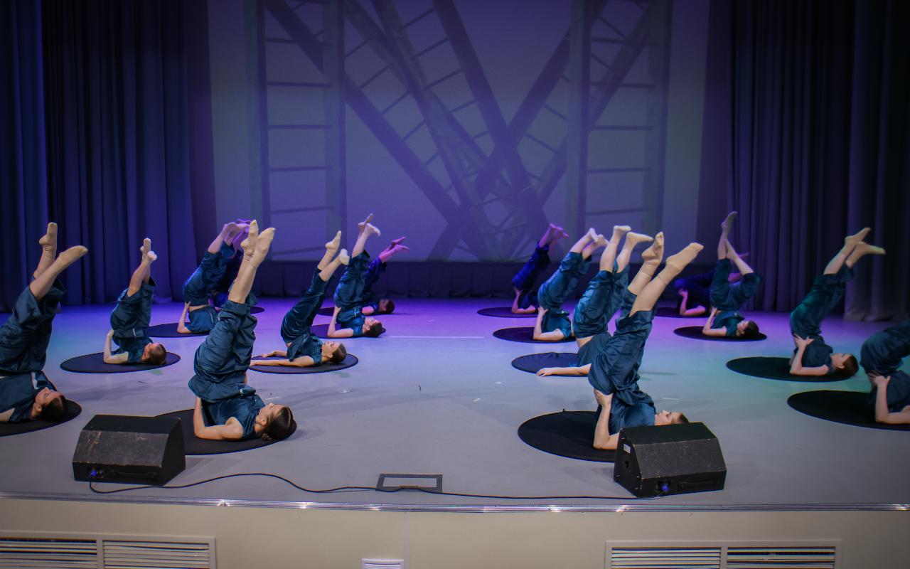 ФОТО к новости: «Для милых дам…»: в НГПУ прошёл праздничный концерт к Международному женскому дню