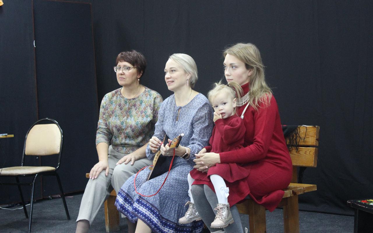 ФОТО к новости: Песни, танцы и знакомства: как прошла Покровская вечёрка в НГПУ