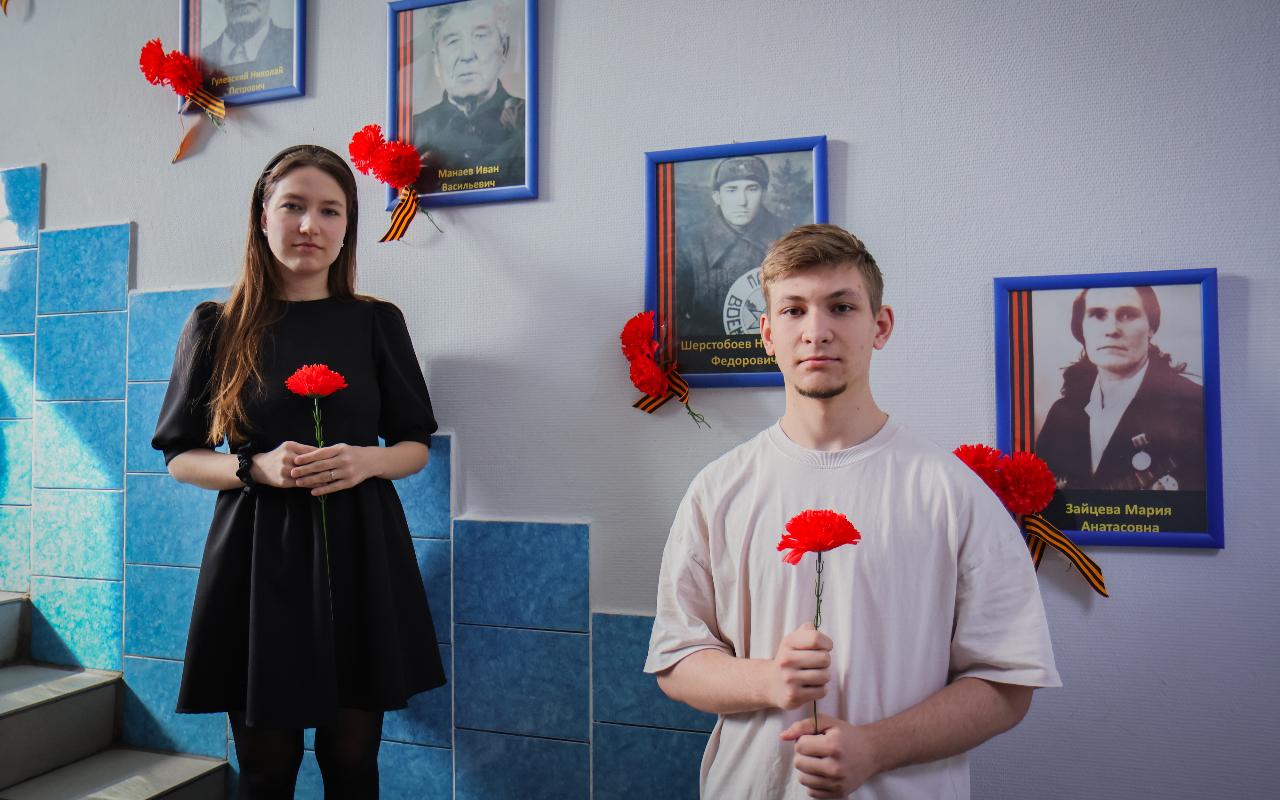 ФОТО к новости: В ИМиСК НГПУ открылась «Аллея Памяти», посвящённая 80-летию Победы