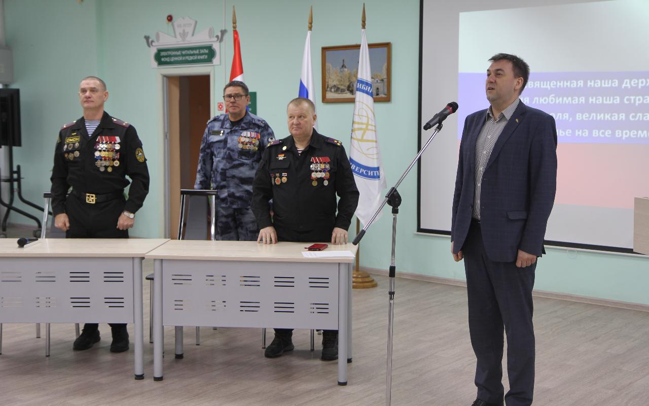 ФОТО к новости: «Чувство справедливости заложено у вас в крови»: ветераны органов внутренних дел Новосибирской и Кемеровской областей встретились со студентами НГПУ