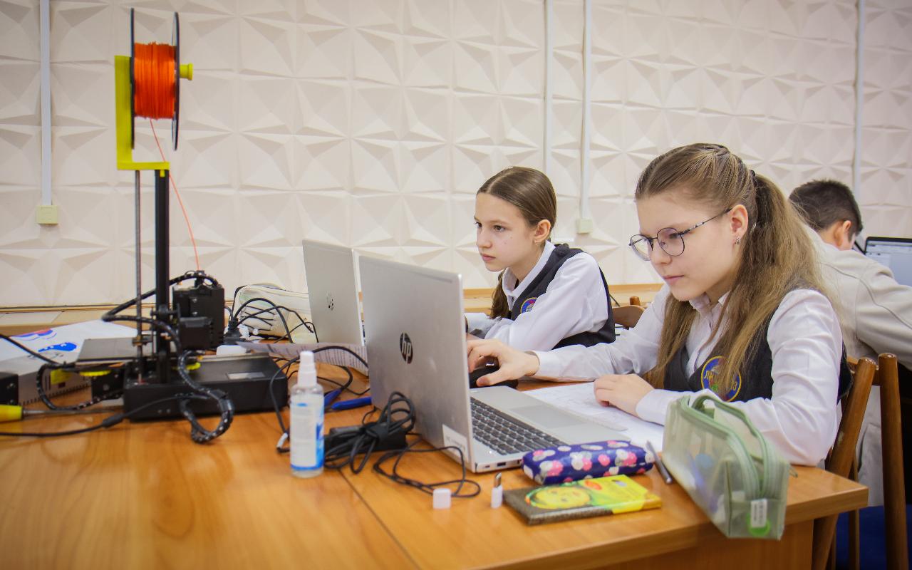 ФОТО к новости: В НГПУ прошёл региональный этап Всероссийской инженерной олимпиады школьников по 3D-технологиям