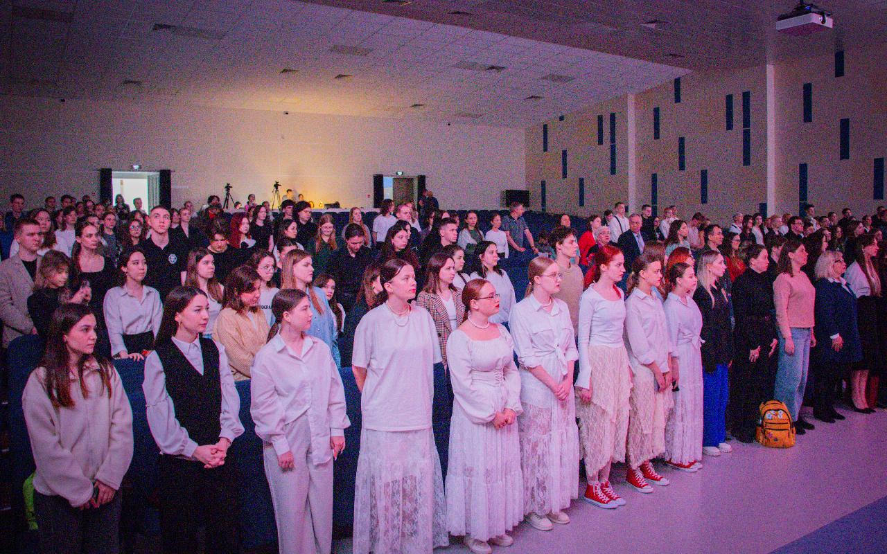 ФОТО к новости: Яркие номера, громкие аплодисменты и заслуженные награды: в НГПУ прошёл Гала-концерт Кубка студенческого творчества – 2025