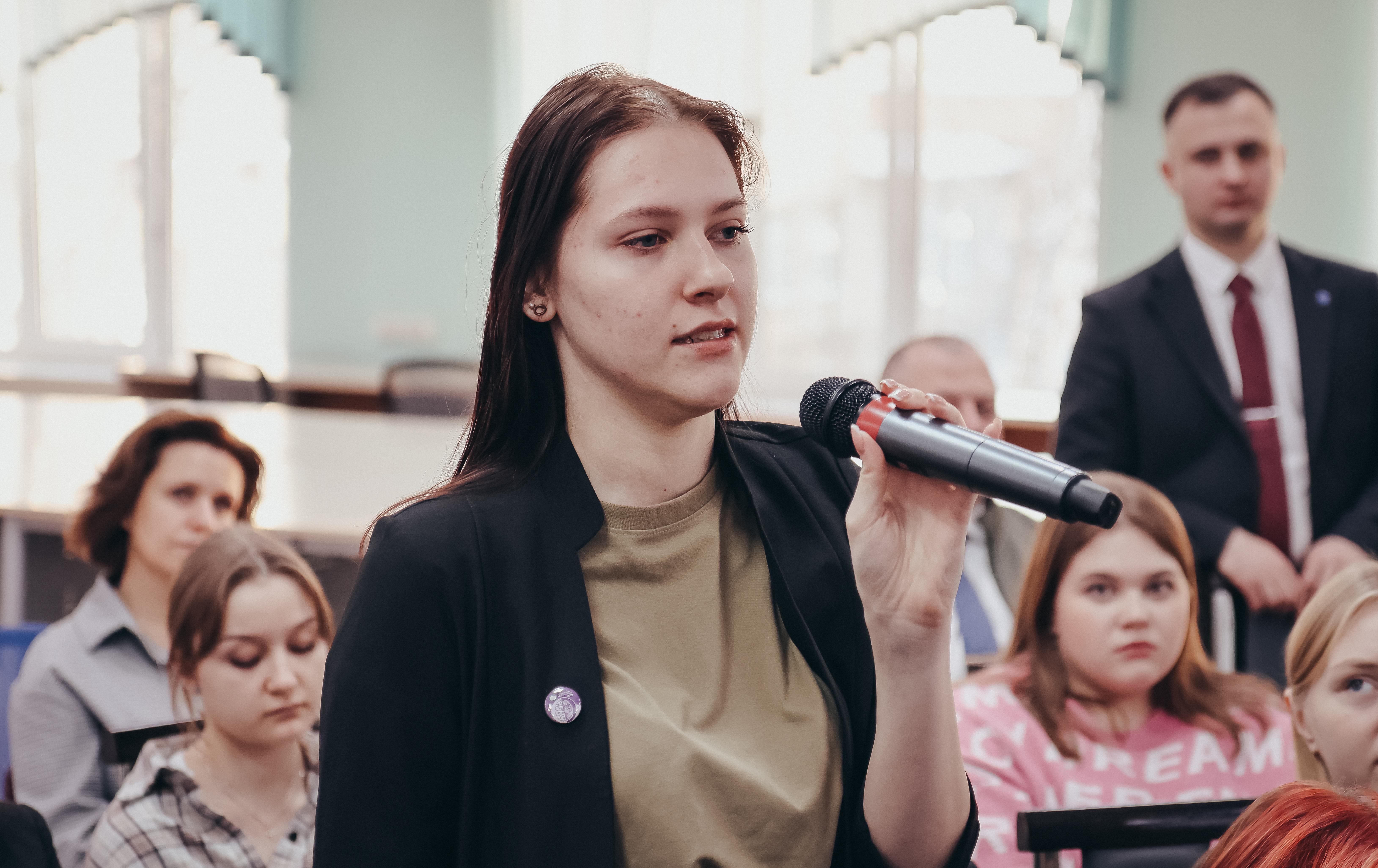 ФОТО к новости: «Время героев»: в НГПУ обсудили, что вдохновляет человека на подвиг