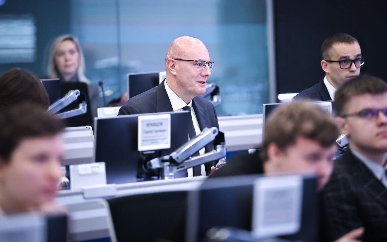 ФОТО к новости: Дмитрий Чернышенко и Сергей Кравцов вместе со школьниками и студентами дали старт Всероссийской олимпиаде по ИИ