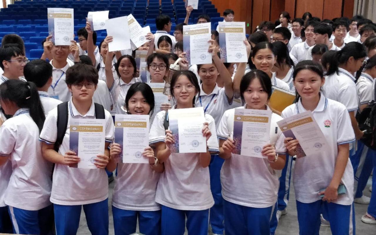 ФОТО к новости: Урок русского: преподаватели НГПУ встретились с китайскими школьниками на Хайнане