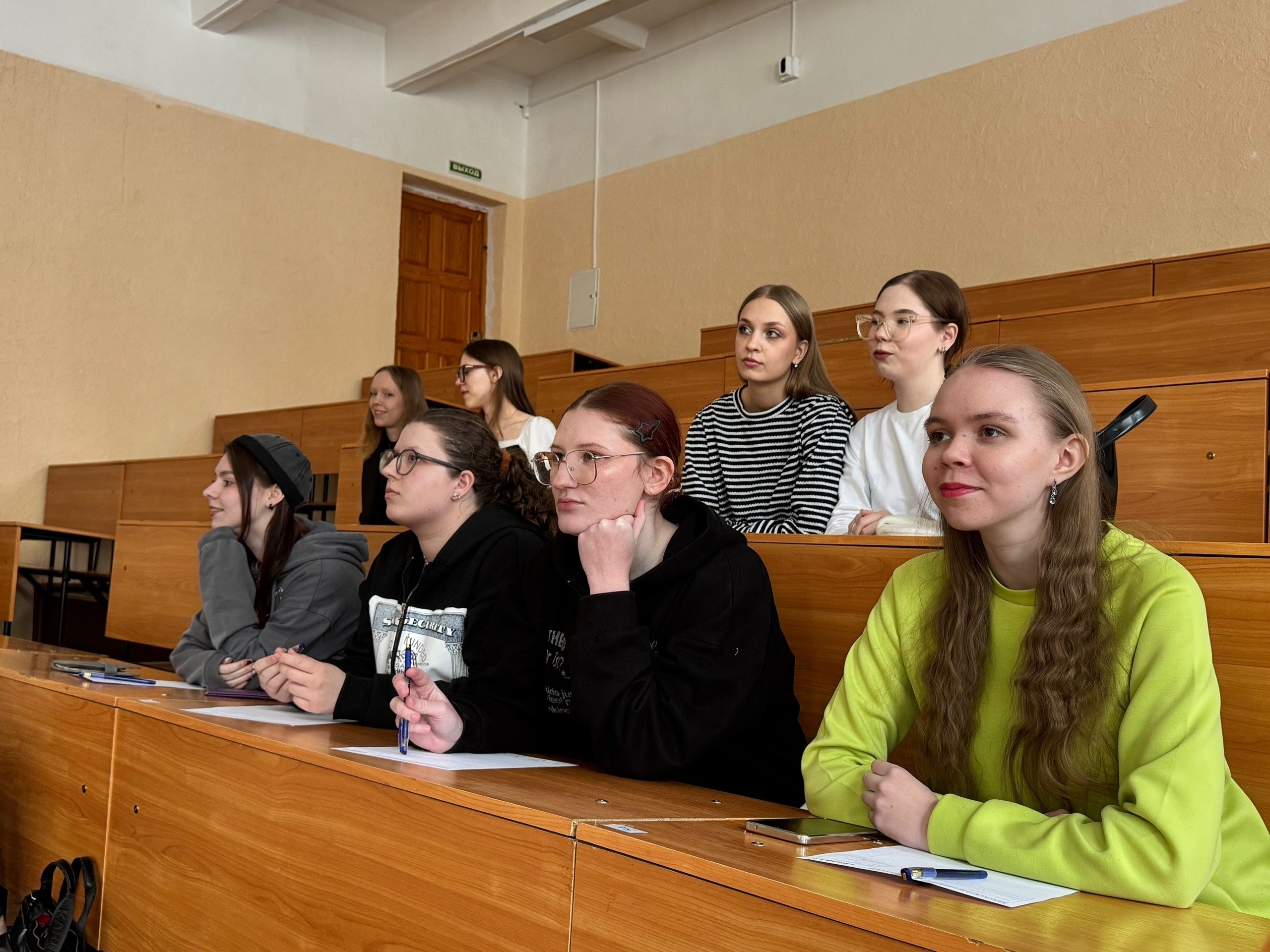 ФОТО к новости: В НГПУ прошла международная акция «Тотальный диктант»