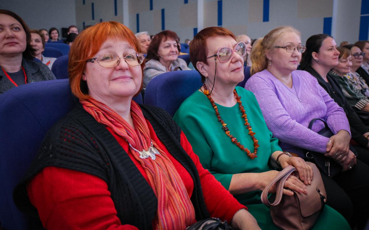 ФОТО к новости: Институт филологии и медиакоммуникаций НГПУ отметил 90-летний юбилей