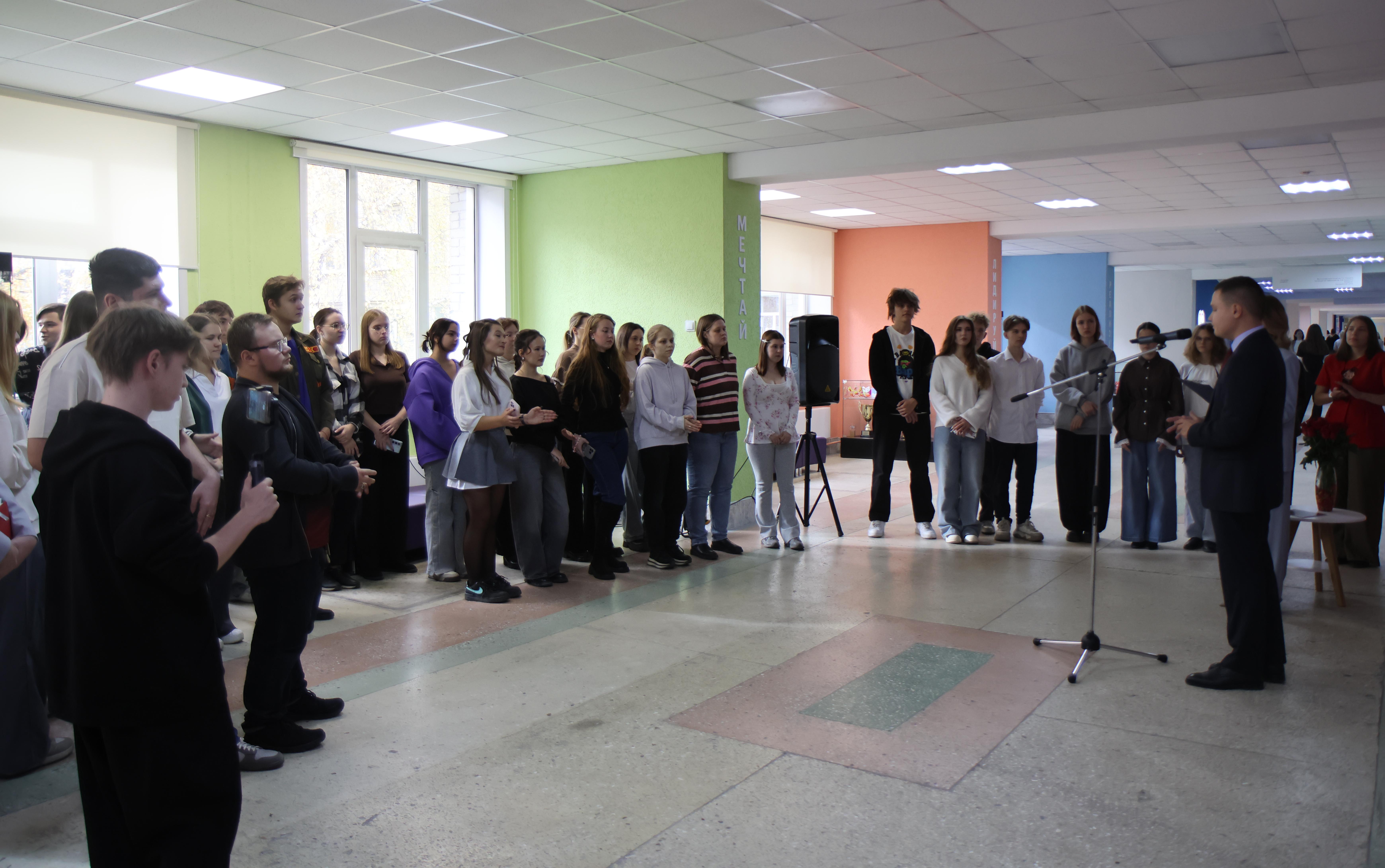 ФОТО к новости: Выставка работ Александра Абрамова – первая экспозиция молодежного пространства «Мой университет – мои знания»