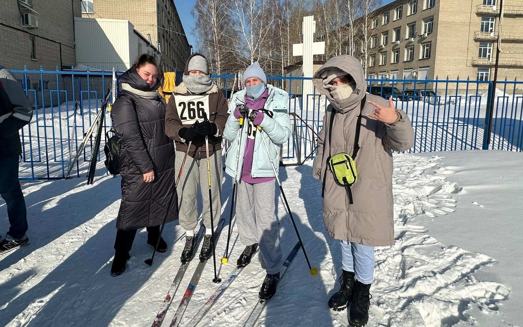 ФОТО к новости: Новосибирские студотряды встретились на лыжне в НГПУ