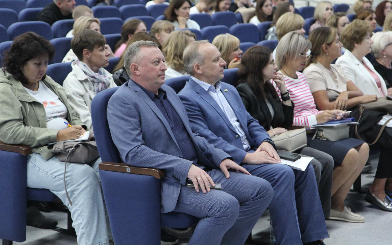 ФОТО к новости: Разговор у открытого микрофона: поступающие в магистратуру НГПУ встретились со своими будущими преподавателями