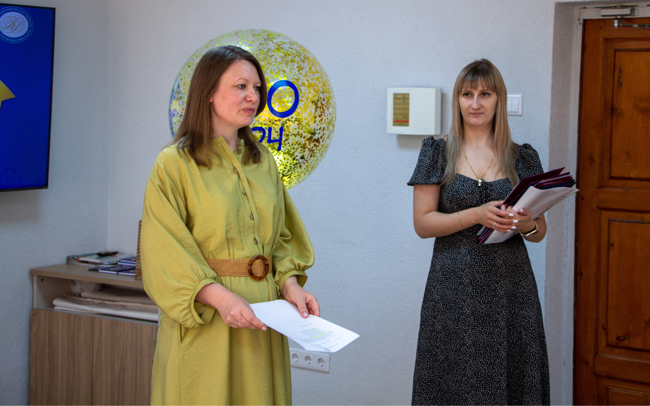 ФОТО к новости: От научных достижений до высших наград: в ИНО НГПУ состоялось вручение дипломов выпускникам