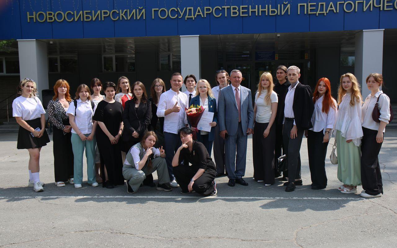 ФОТО к новости: Каждый третий выпускник-2026 закончил НГПУ с отличием