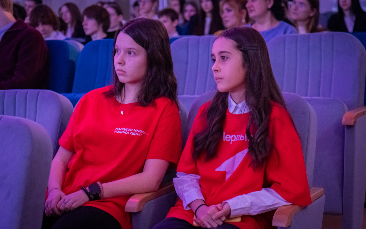 ФОТО к новости: Профориентация через практику и вдохновение: НГПУ провёл выездное мероприятие для школьников Новосибирского района