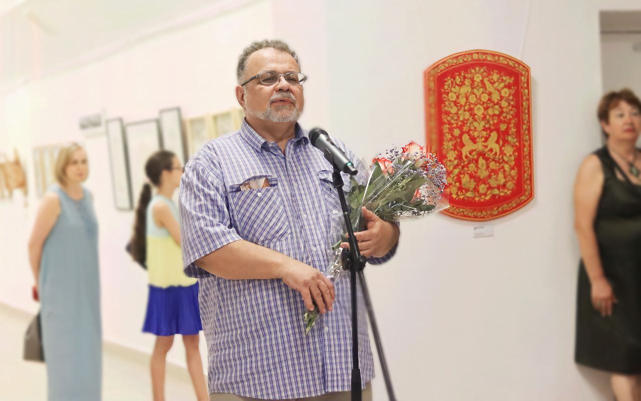 ФОТО к новости: Волшебство росписи: в НГХМ открылась выставка преподавателя НГПУ
