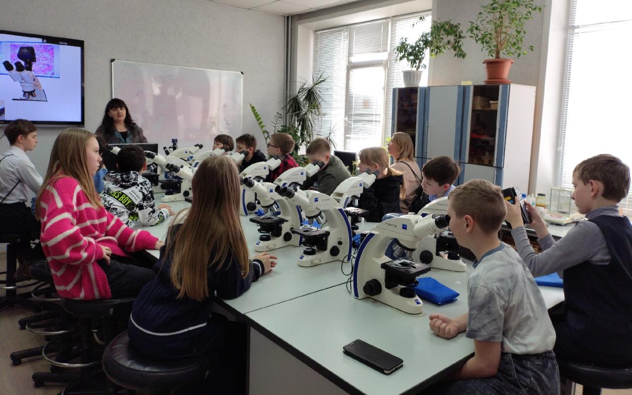 ФОТО к новости: Научные лаборатории ИЕСЭН вновь встречают юных исследователей окружающей среды