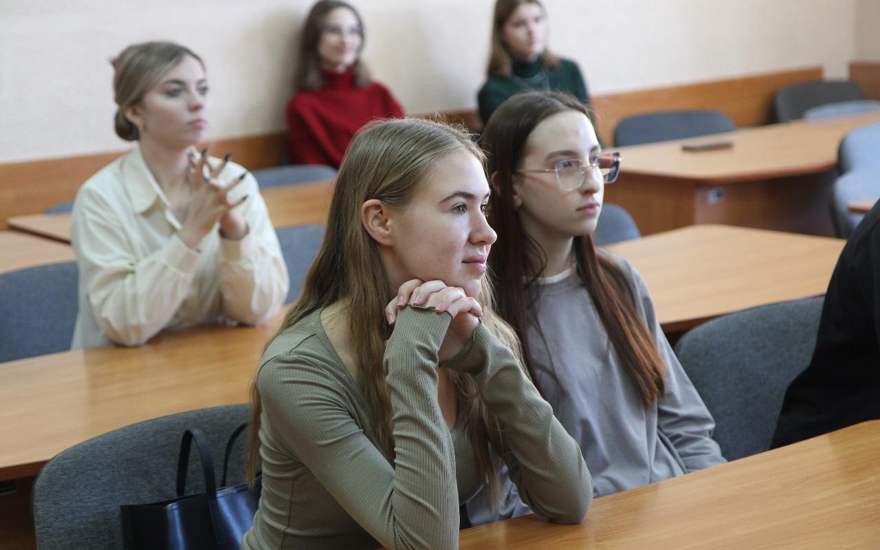 ФОТО к новости: «Хотим повысить квалификацию»: будущие коррекционные педагоги задумываются о получении высшего образования в НГПУ