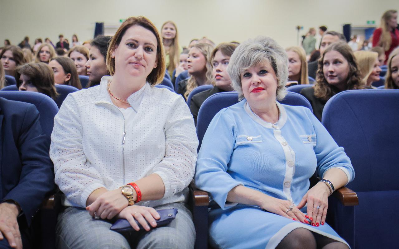 ФОТО к новости: Награды за профессионализм и подвижничество: в НГПУ прошел праздничный концерт к Дню Учителя