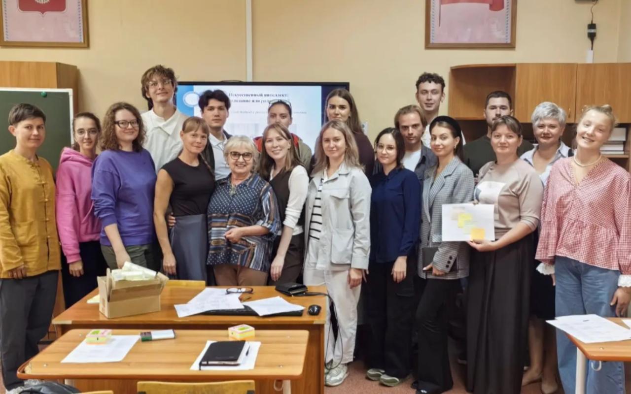 ФОТО к новости: Искусственный интеллект - в помощь молодому исследователю: в ИФМИТО НГПУ прошел мастер-класс по использованию ИИ в науке