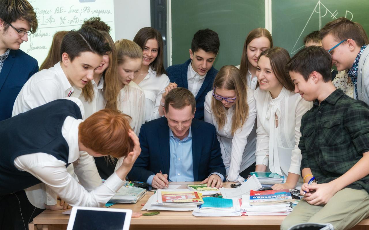 ФОТО к новости: Высшая лига: «Учителя года» открывают школу для педагогов России