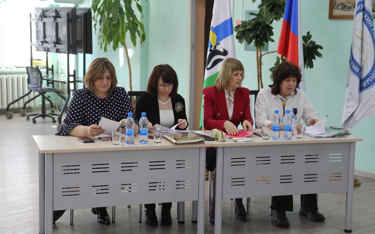 ФОТО к новости: Иностранный язык как инструмент сближения: на Всероссийской лингво-методической школе в НГПУ отдали дань памяти выдающимся личностям, связанным с историей ФИЯ