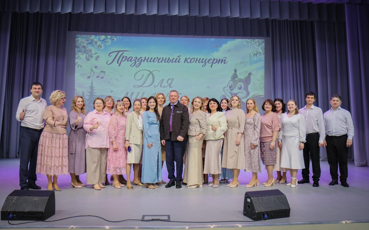 ФОТО к новости: «Для милых дам…»: в НГПУ прошёл праздничный концерт к Международному женскому дню